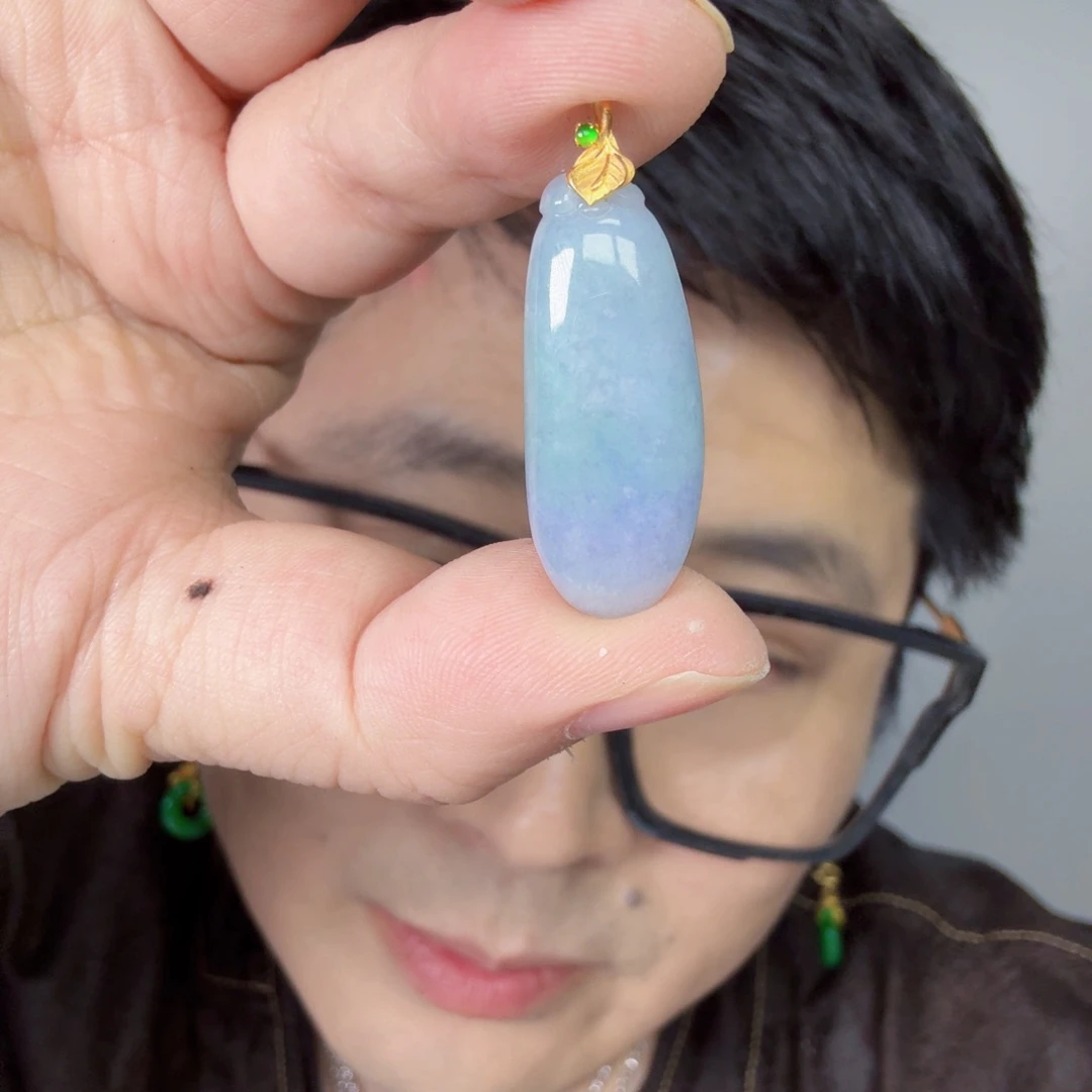 翡翠18K金镶嵌颈饰一件