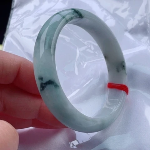 翡翠手镯未镶嵌正59打灯有棉线