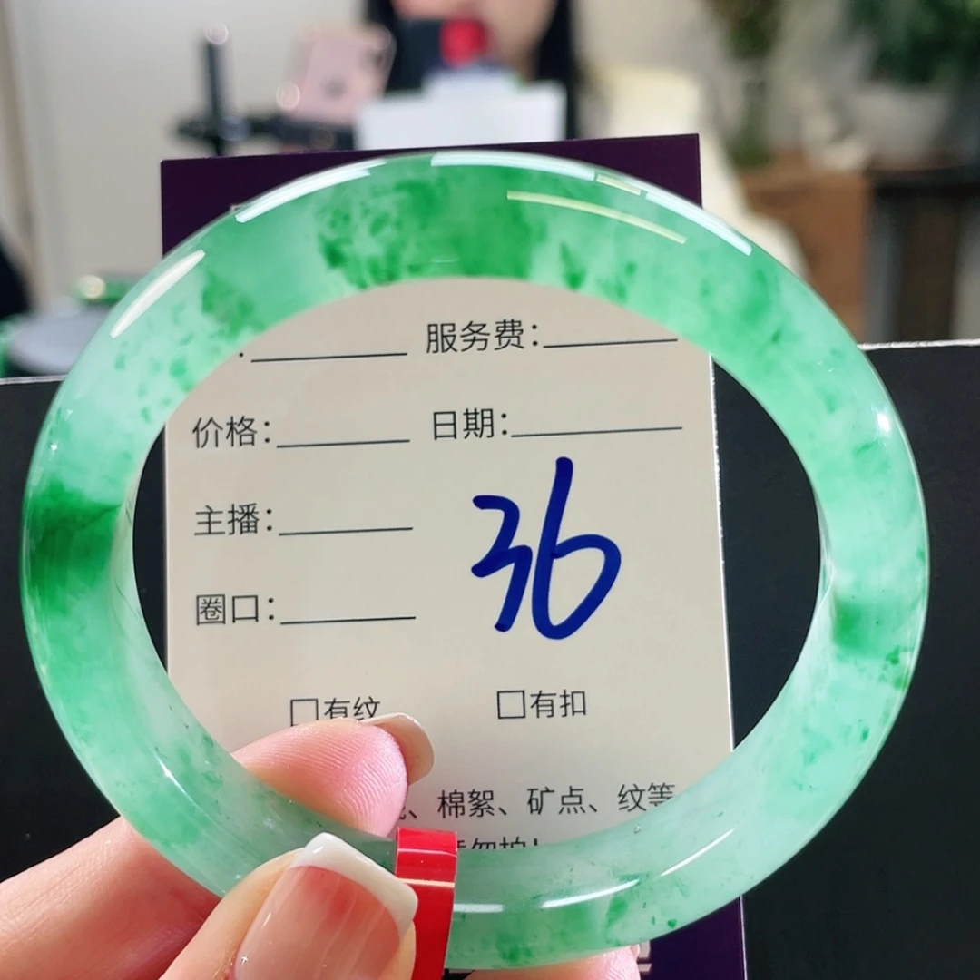 【闪购商品】未镶嵌手镯石英质玉