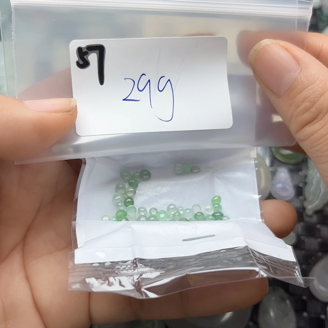 翡翠未镶嵌颈饰不退