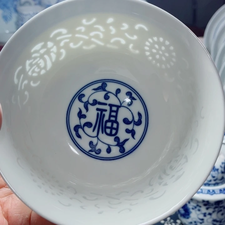 青花玲珑6寸面碗满雕福字