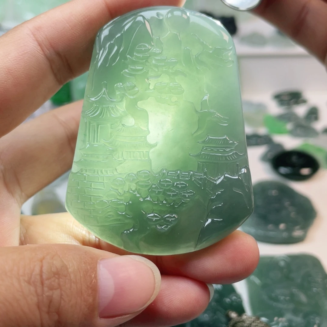 翡翠颈饰未镶嵌山水