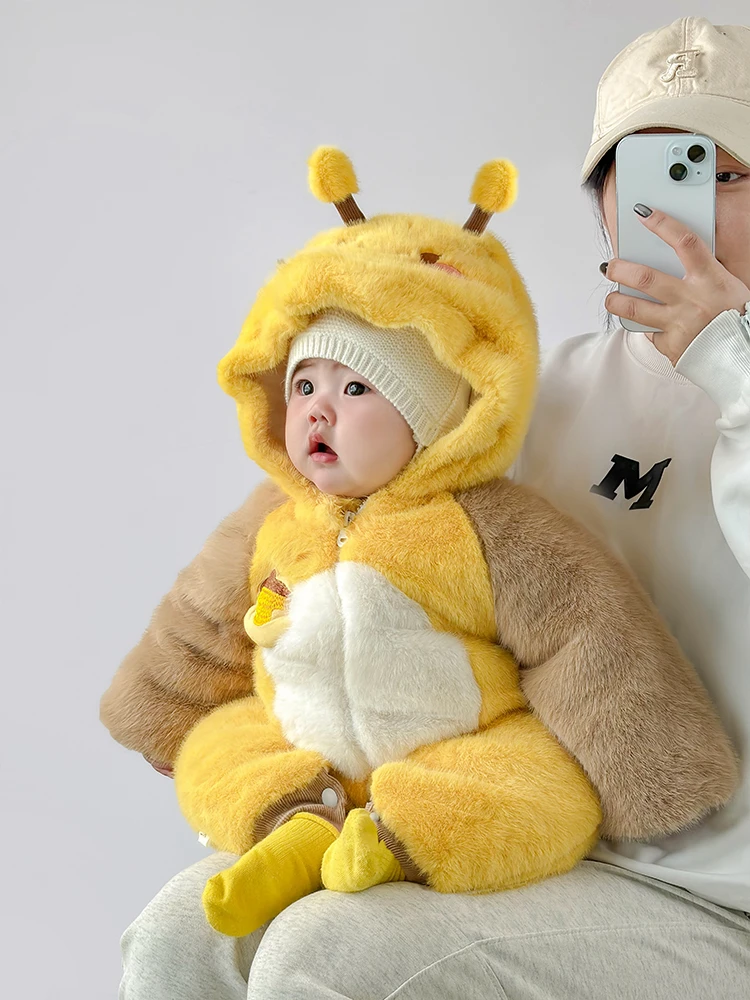 婴儿衣服秋冬连体衣外出服加厚冬季超萌网红爬服宝宝冬装小蜜蜂
