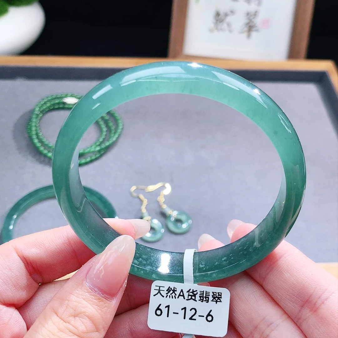 翡翠手镯（圆镯）未镶嵌