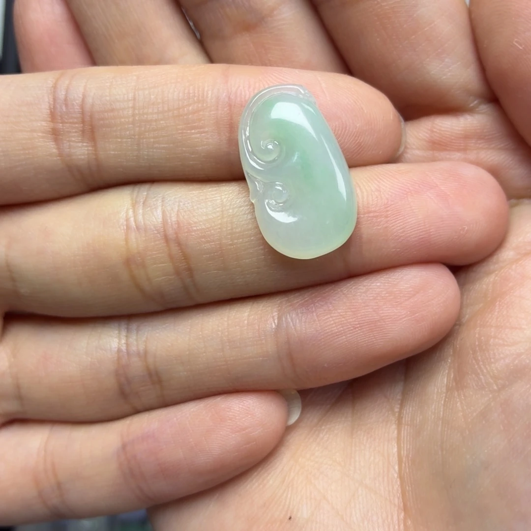 颈饰未镶嵌翡翠甜绿如意