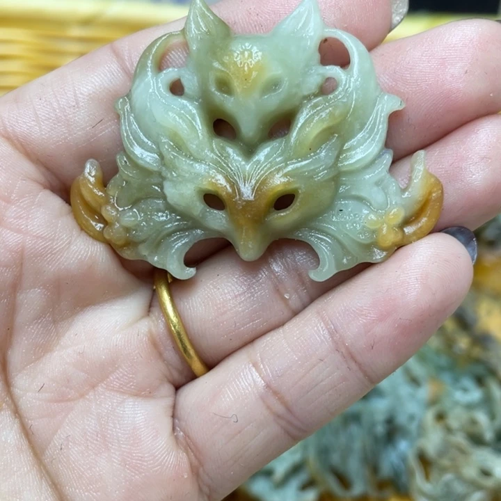 青***未蛇纹石玉合金颈饰