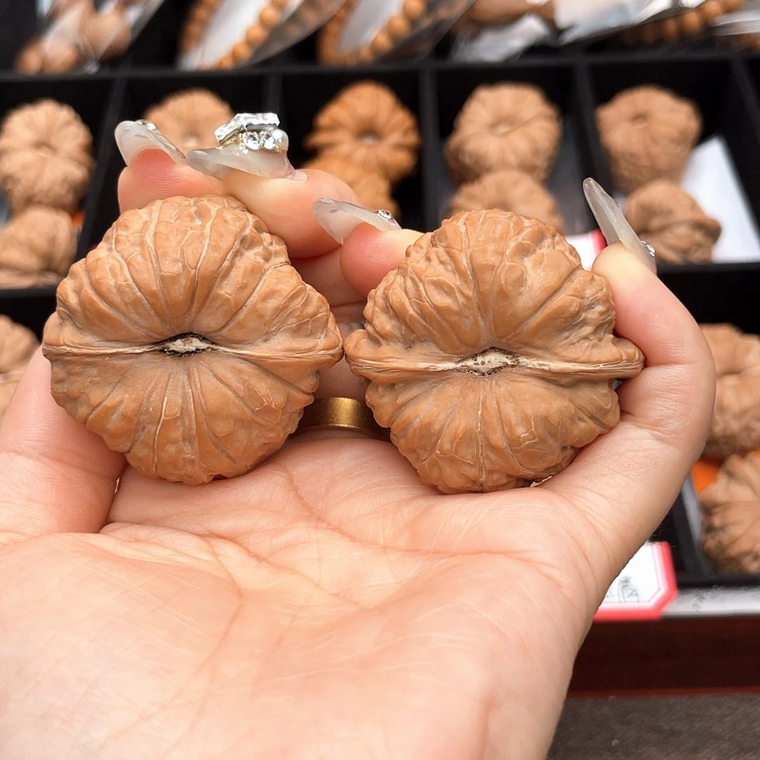 桃核把件42一字深凹底对歪4270