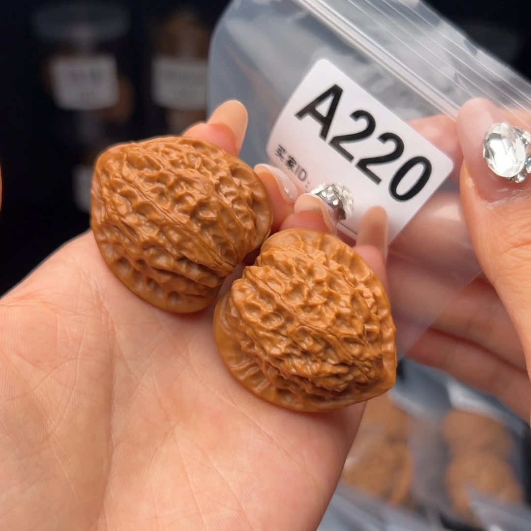 文玩核桃吊坠爱*果金牛