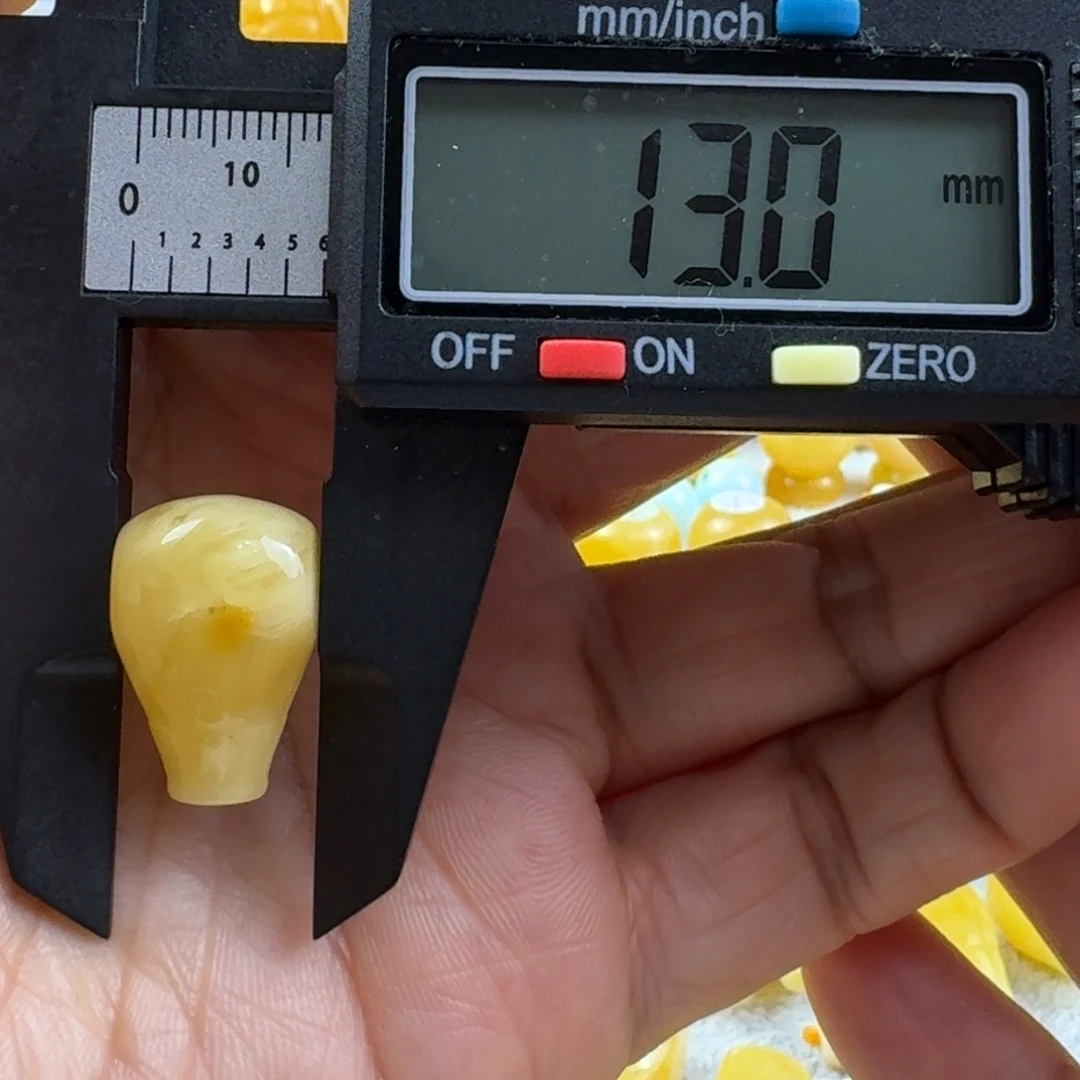 蜜蜡未镶嵌裸石25杂