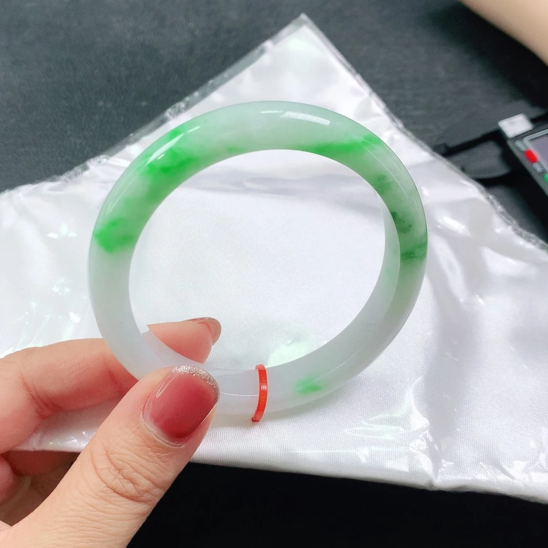 翡翠未镶嵌手镯03
