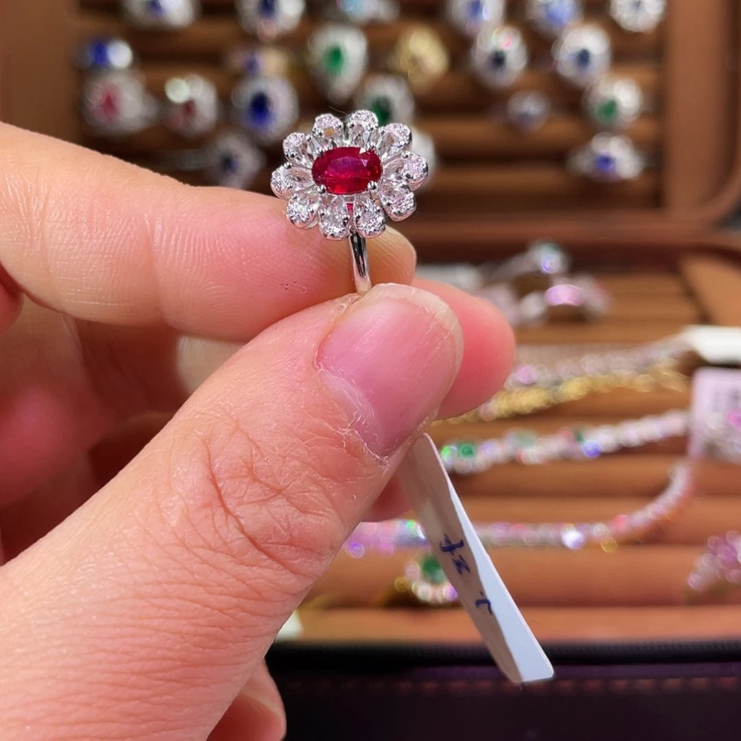 红宝石戒指18K金镶嵌