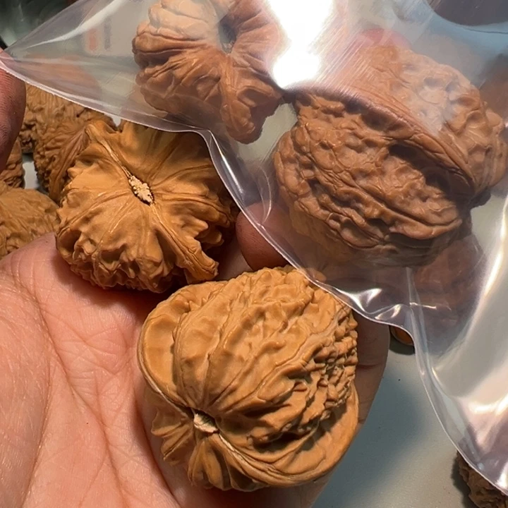 ****法把件文玩核桃白狮子合血麒麟