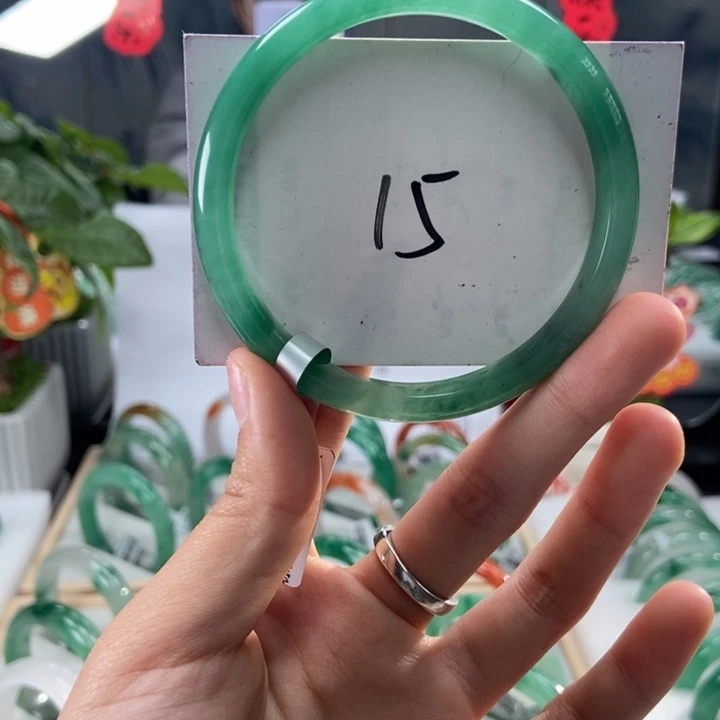 石英质玉手镯未镶嵌天然A货非洲翠手镯