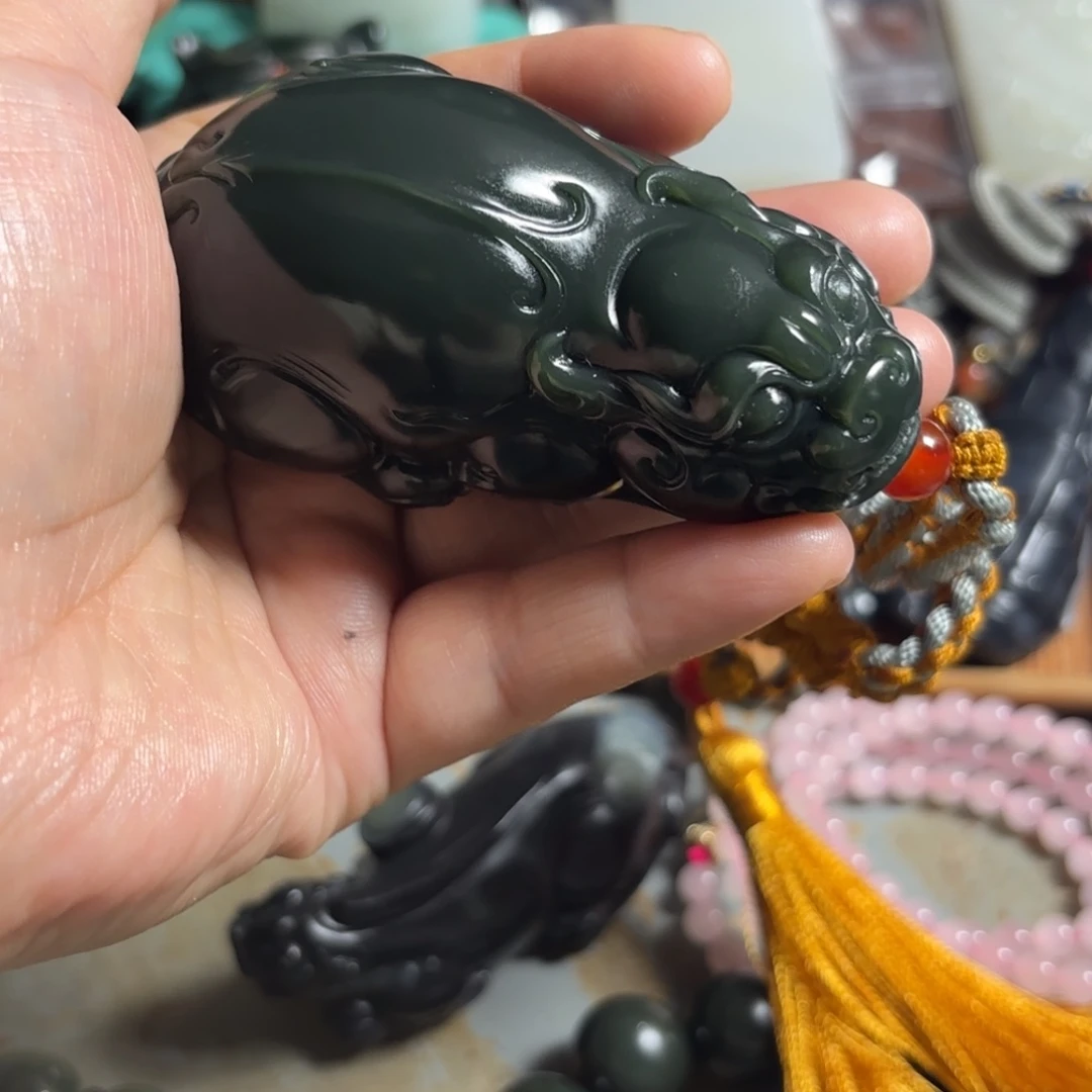 苏***梧和田玉未镶嵌把件