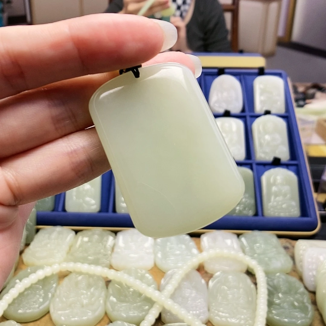 和田玉颈饰未镶嵌仔**猪