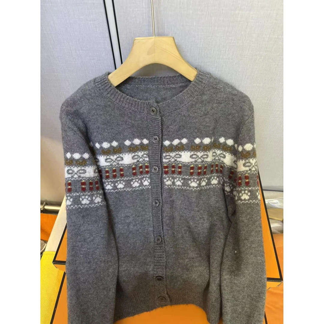 《奋斗 1588》  新款圆领提花开衫毛衣女