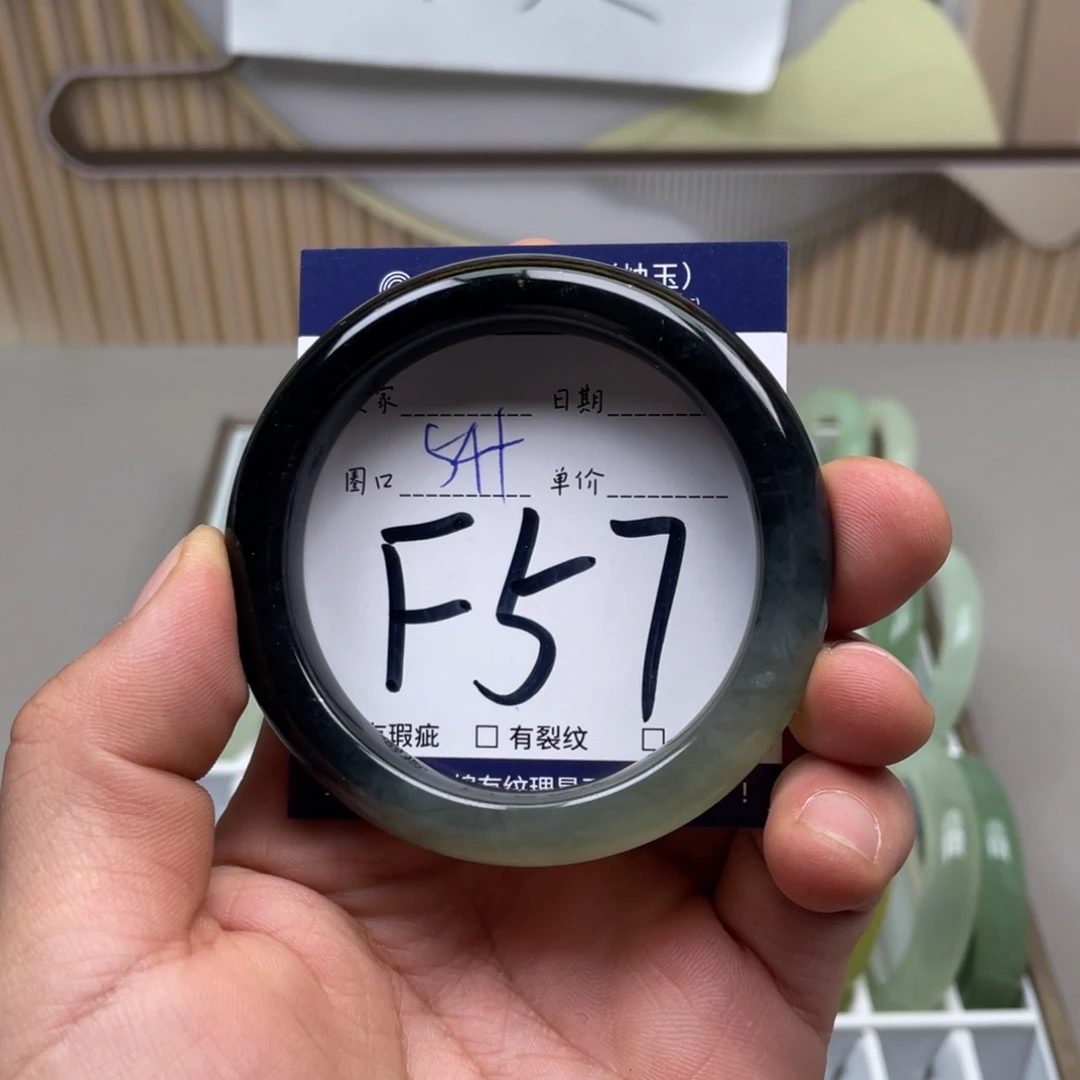 岫玉手镯手镯未镶嵌