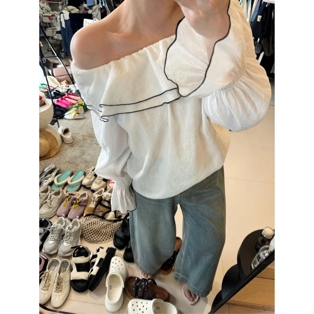 晶咕【白烨公馆】韩系一字肩荷叶边撞色条甜美花苞长袖上衣