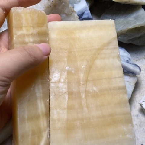 透闪石质玉未镶嵌珠宝奇石