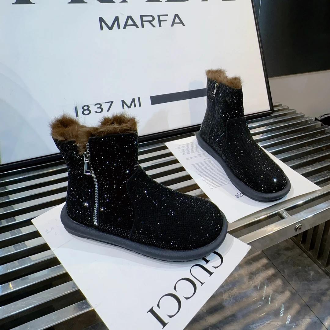 A.M艾墨儿女款冬季娃娃头重工水钻款双拉链款毛毛口时装短靴