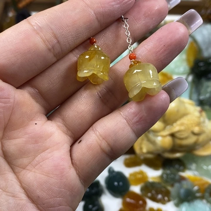 蛇纹石玉未镶嵌耳饰