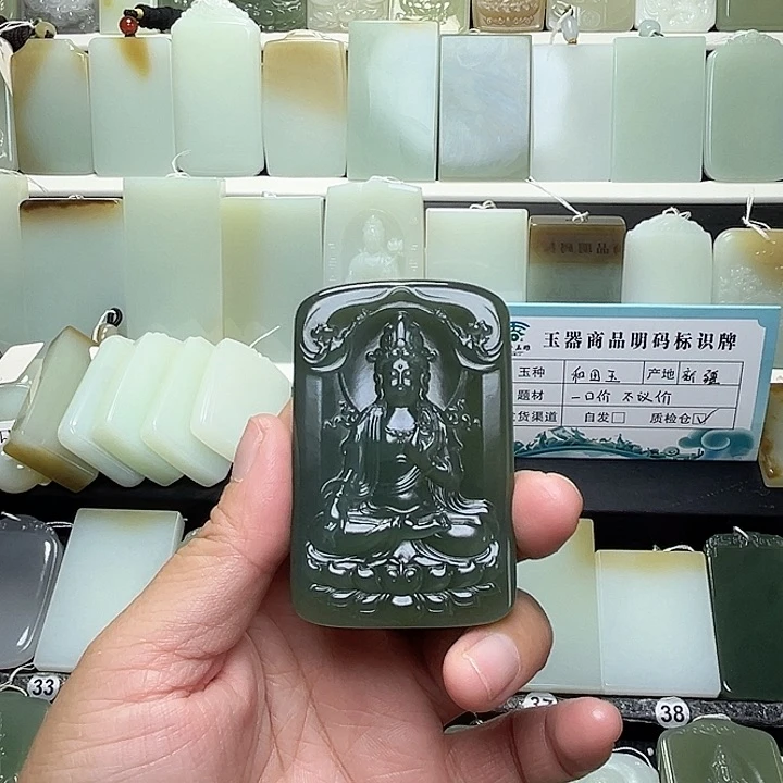 颈饰未镶嵌和田玉