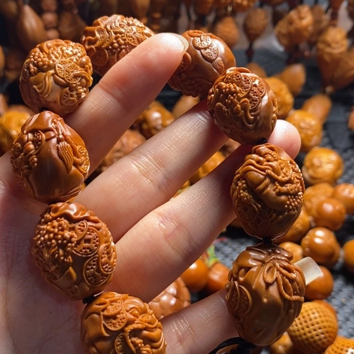 吊坠橄榄核钱袋金蟾