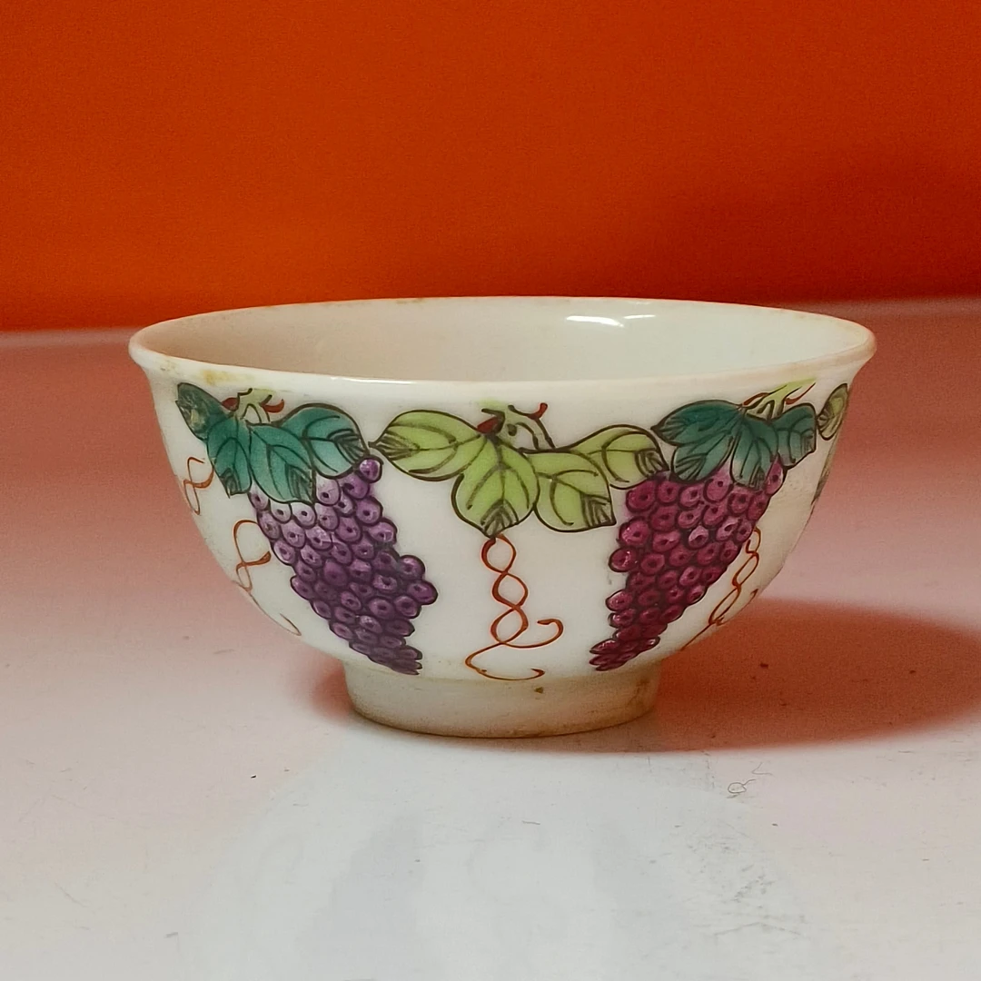 3190清同治 粉彩葡萄纹品茗杯