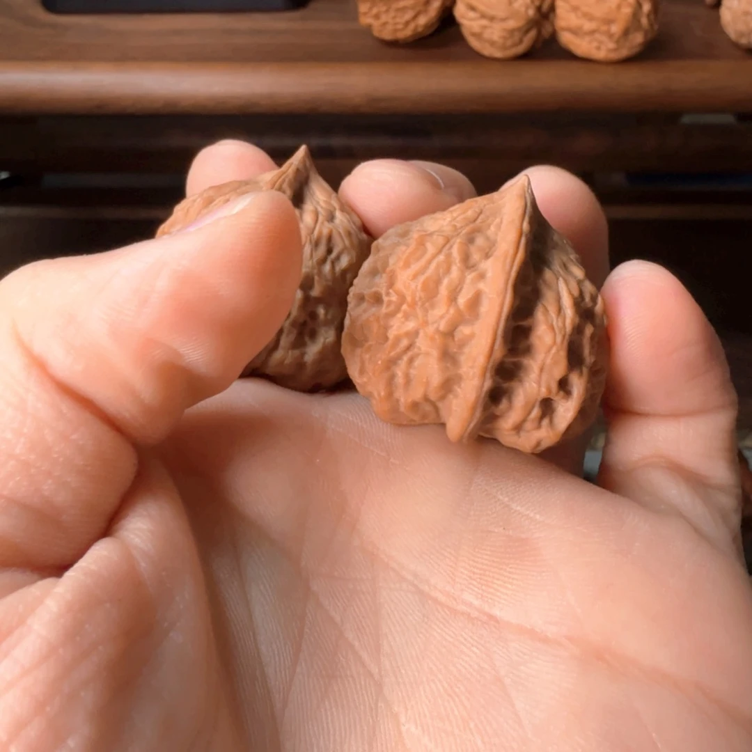 文玩核桃吊坠白**。金钻