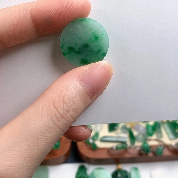 颈饰18K金镶嵌翡翠7643577765677