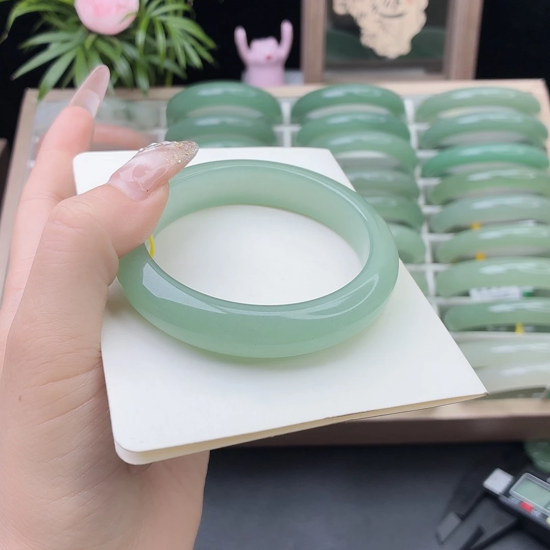 石英质玉未镶嵌手镯58
