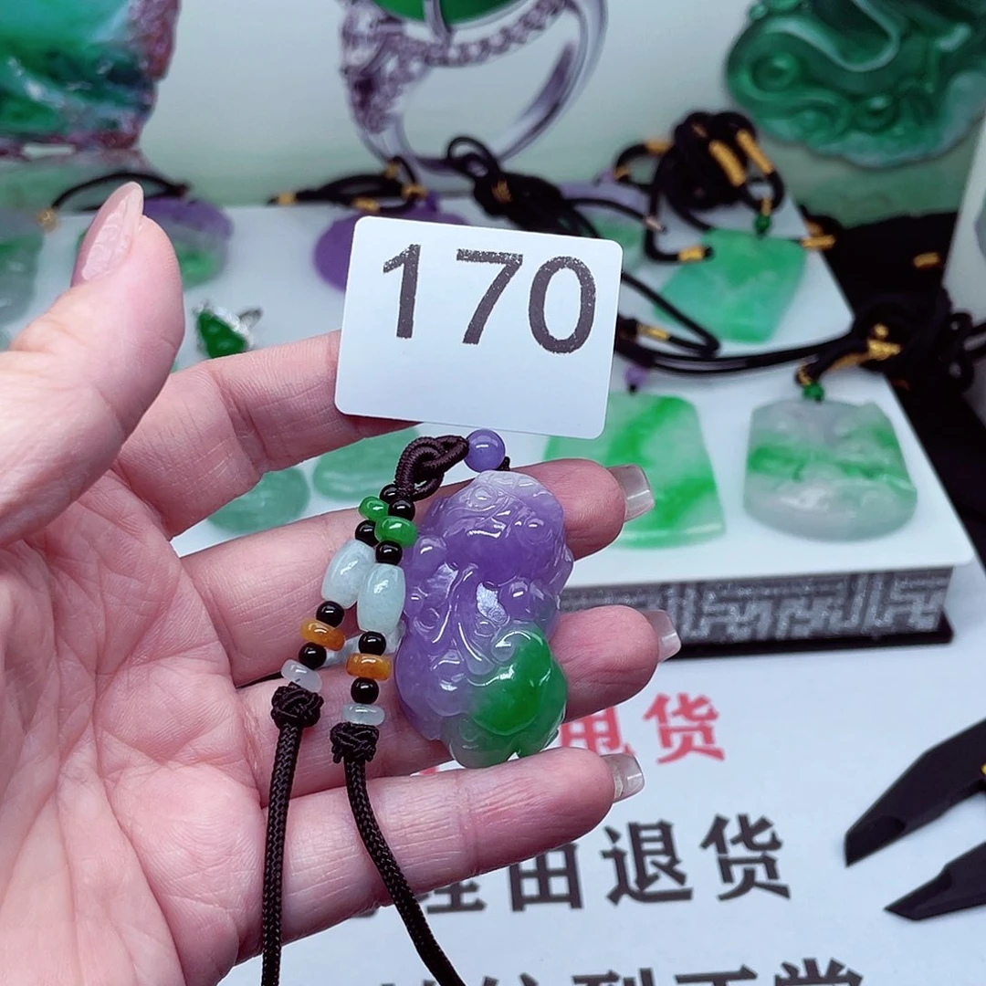 翡翠未镶嵌吊坠(赠链)