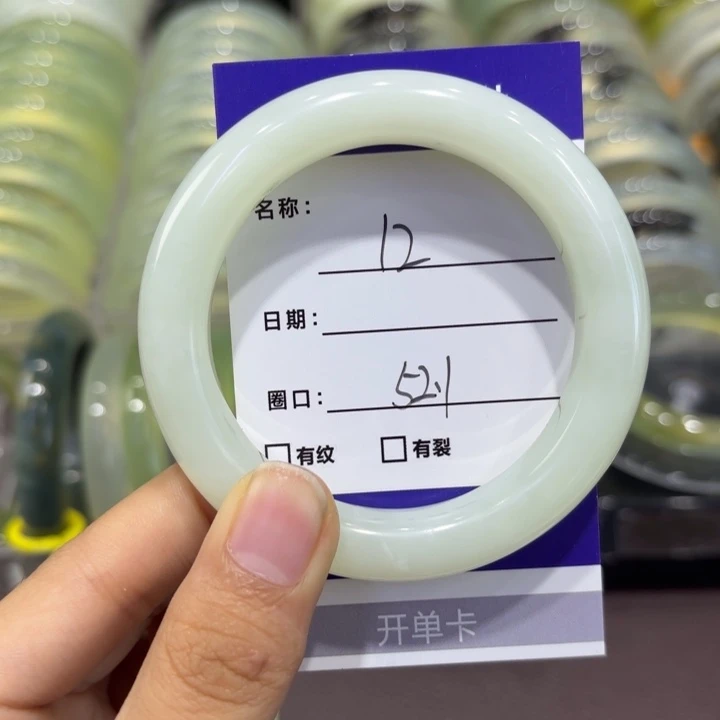 未镶嵌岫玉手镯天然