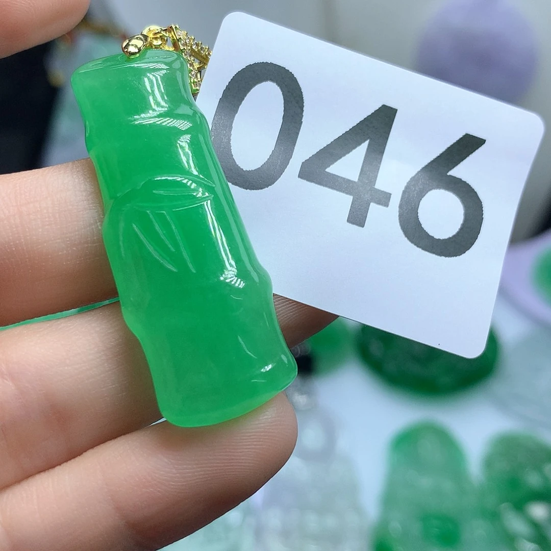 翡翠吊坠(赠链)未镶嵌