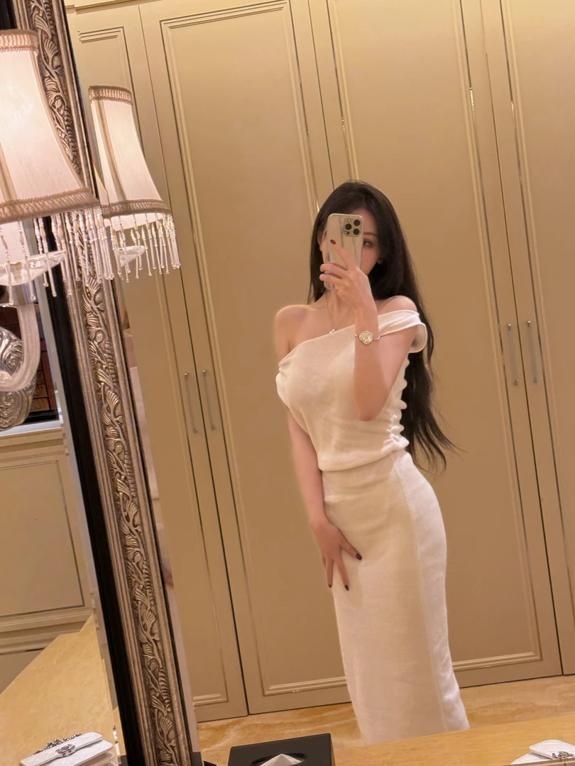 GABBY 白月光斜肩针织修身白色长裙女L1365