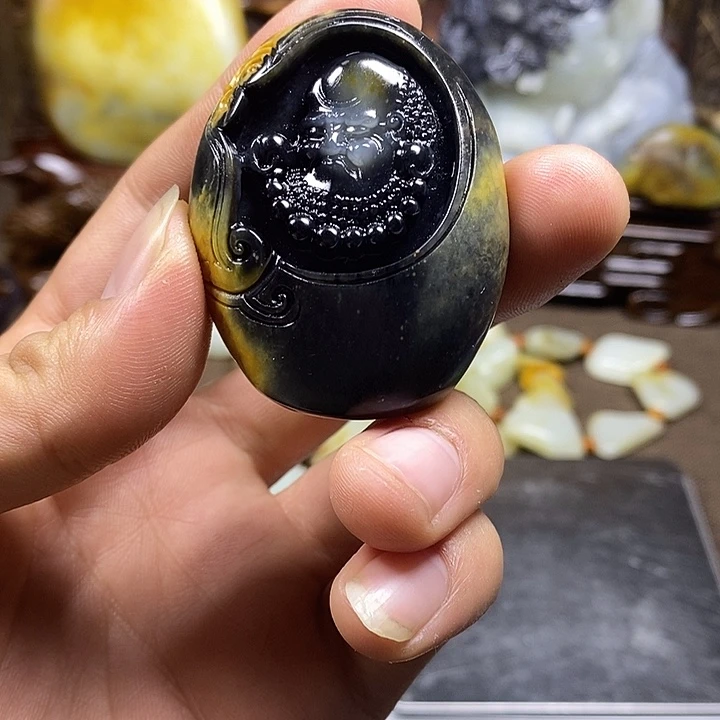 和田玉未镶嵌把件