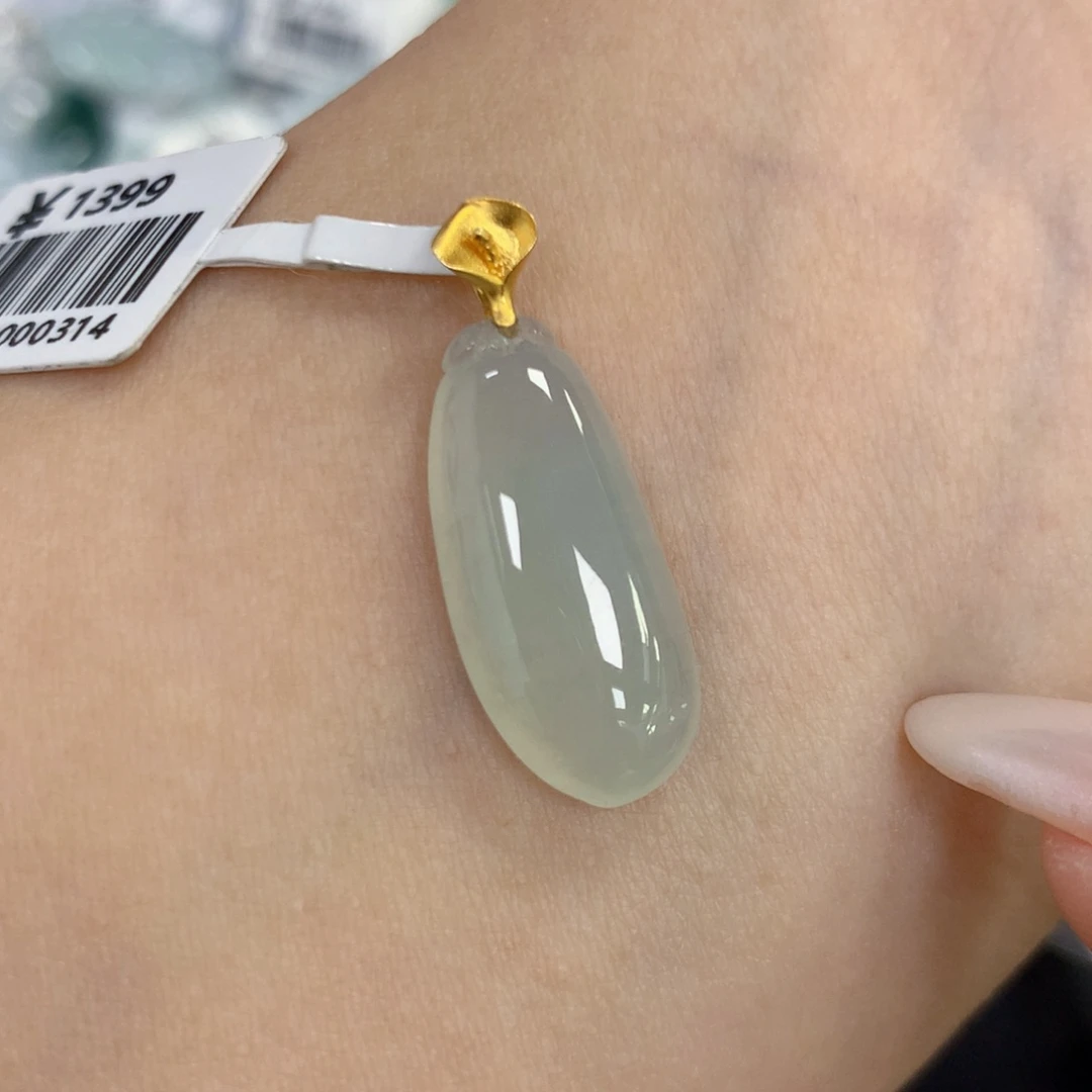 颈饰18K金镶嵌翡翠