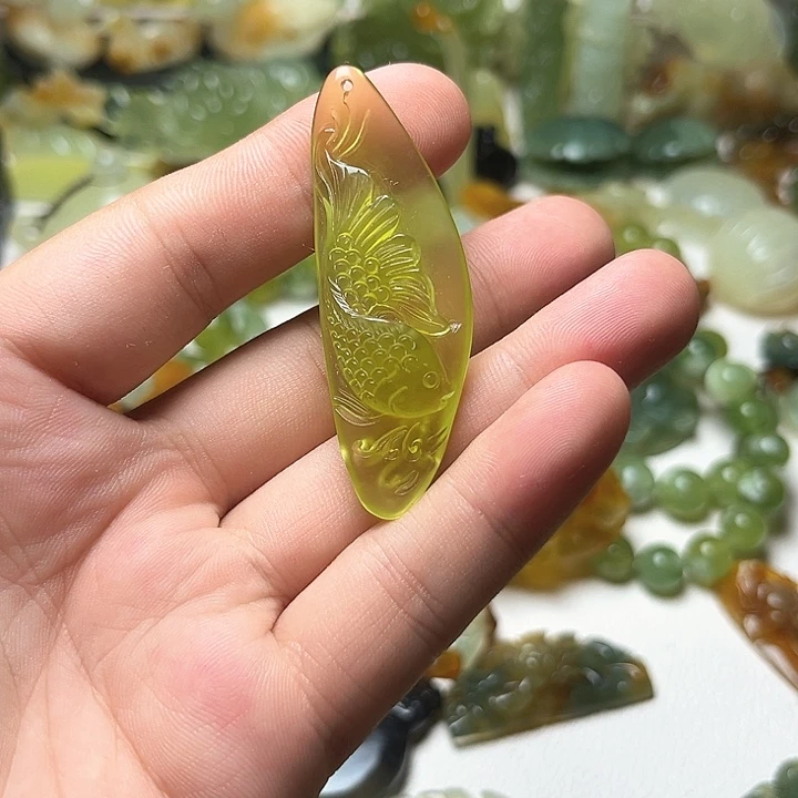 蛇纹石玉未镶嵌颈饰