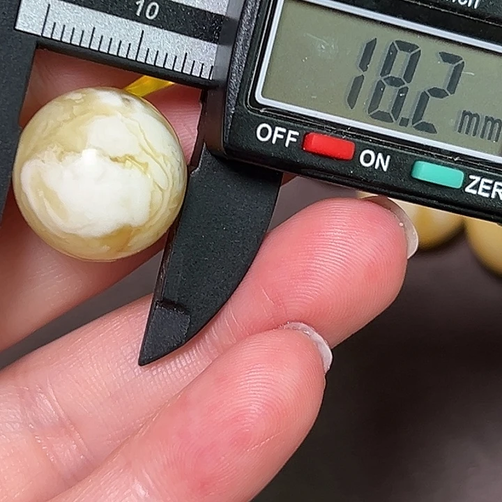 蜜蜡未镶嵌裸石微瑕269
