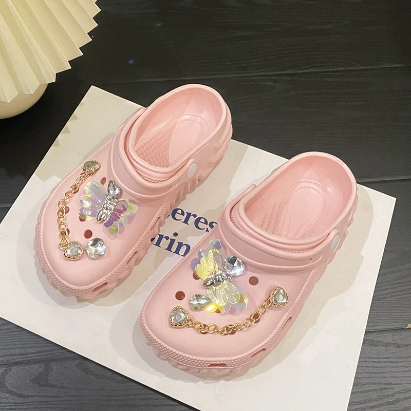 2025新款情侣款室内外穿浴室轻便潮流时尚石镭射蝴蝶洞洞鞋防滑