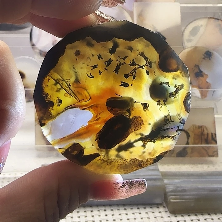 玛瑙/玉髓未镶嵌珠宝奇石