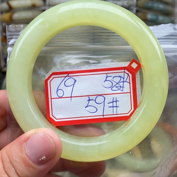 未镶嵌蛇纹石玉颈饰