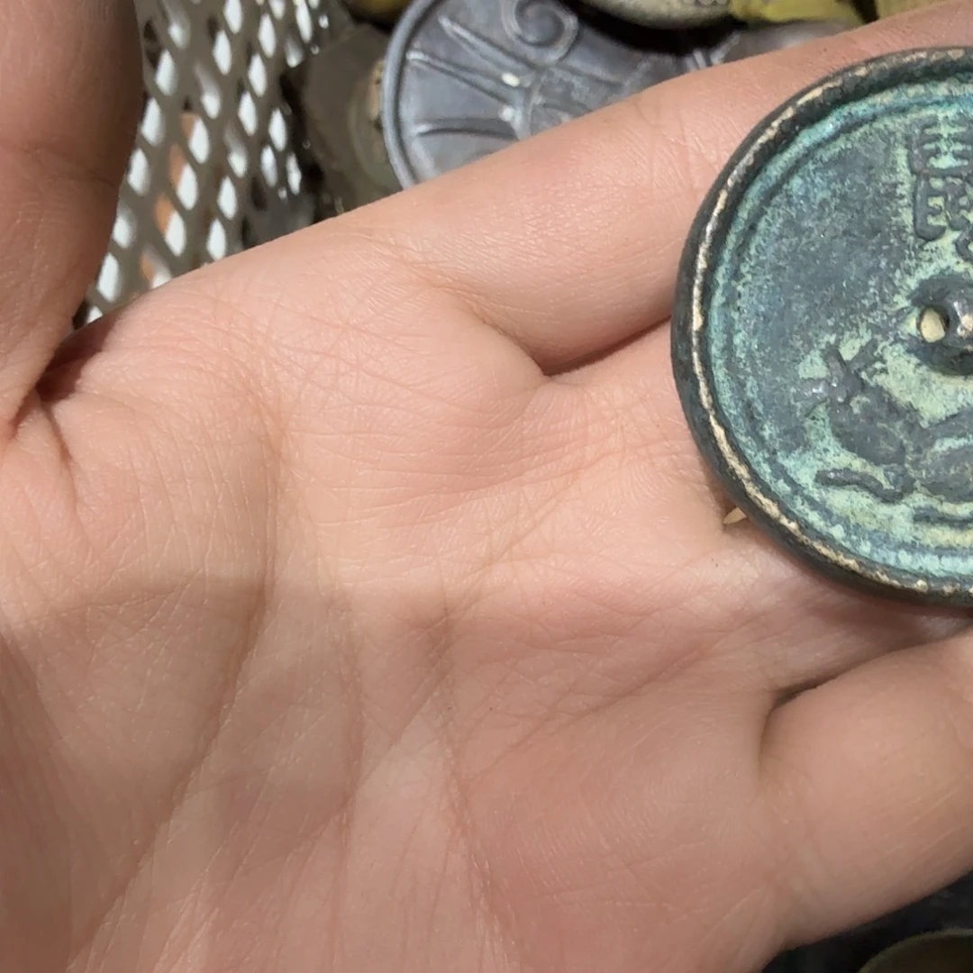 A***匪一物一图，工艺品。