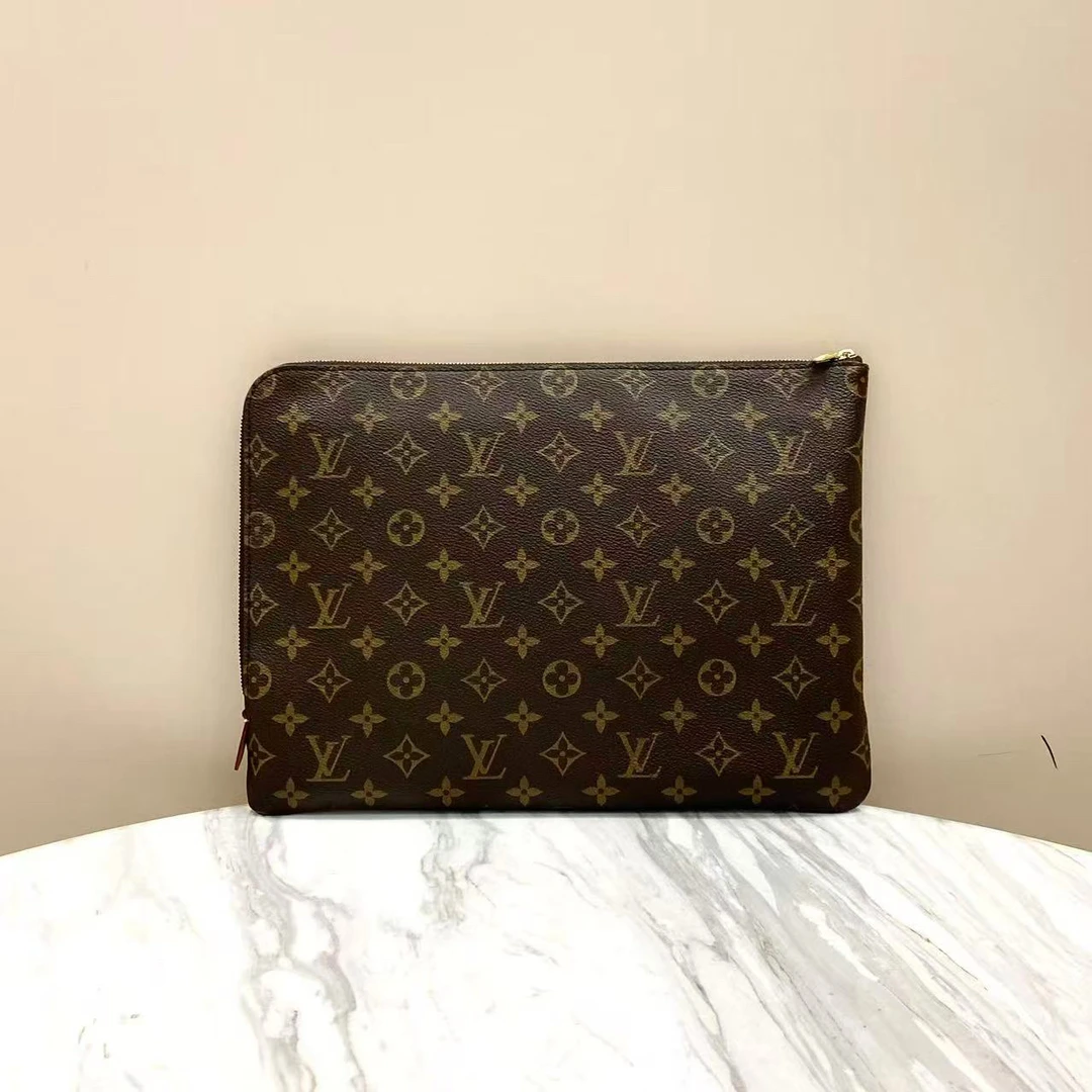 99新 LouisVuitton/路易威登 98新 Lv老花手拿包 约33*24