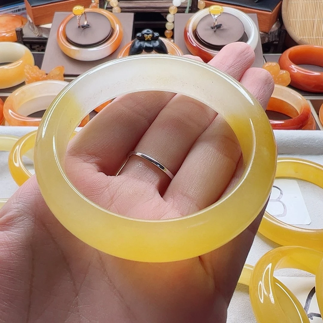 魔***星石英质玉（黄龙玉）未镶嵌手镯