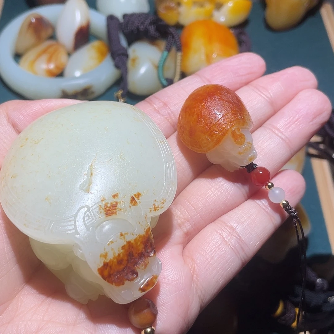 在***y颈饰未镶嵌和田玉