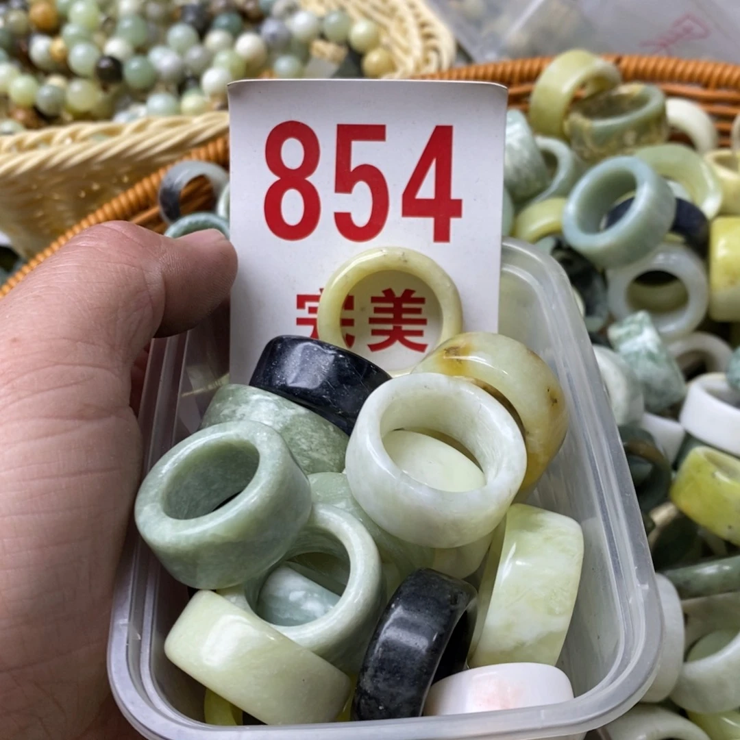 蛇纹石玉挂坠未镶嵌