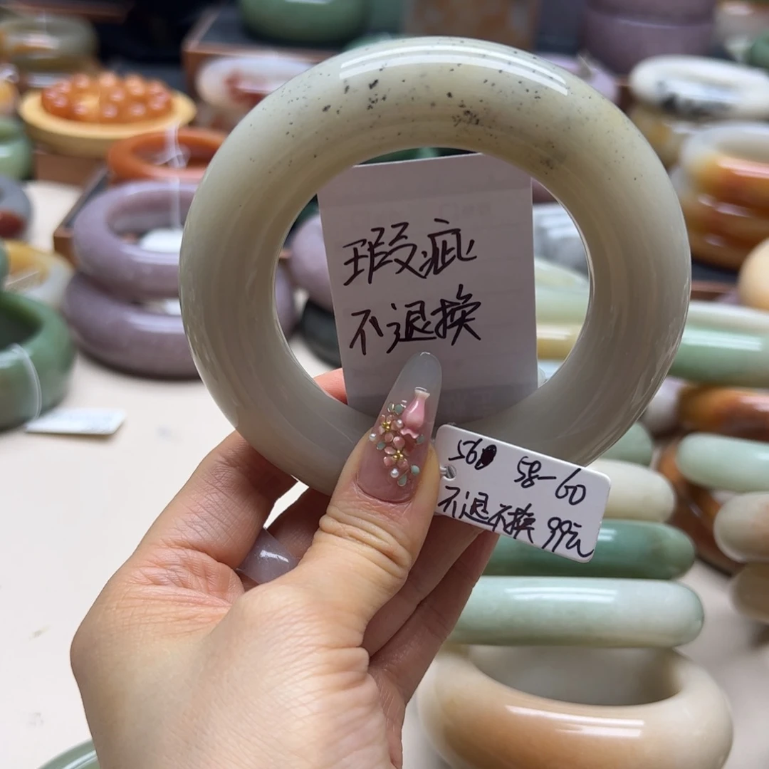 石英岩玉未镶嵌手镯