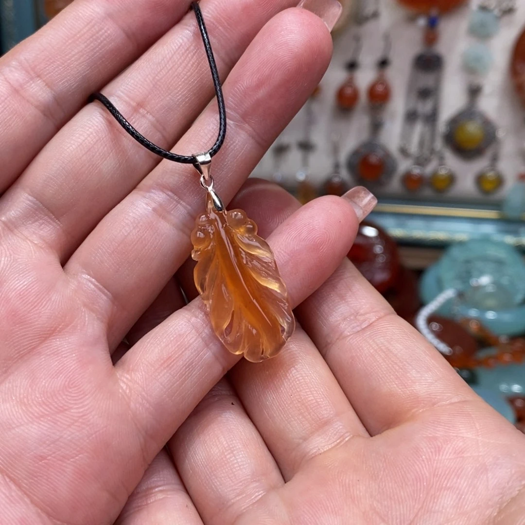 蛇纹石玉颈饰未镶嵌思**吊坠