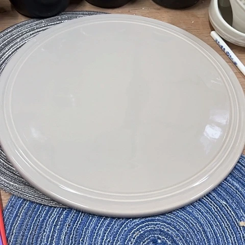 微瑕，不能明火，口径29.5厘米豆蔻色